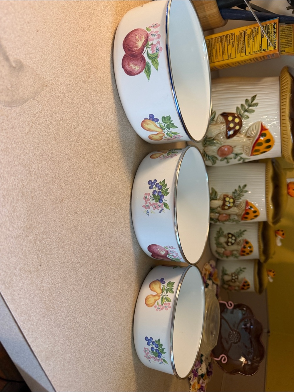 White Vintage Fruit Pattern Nesting Bowls - Set of 3